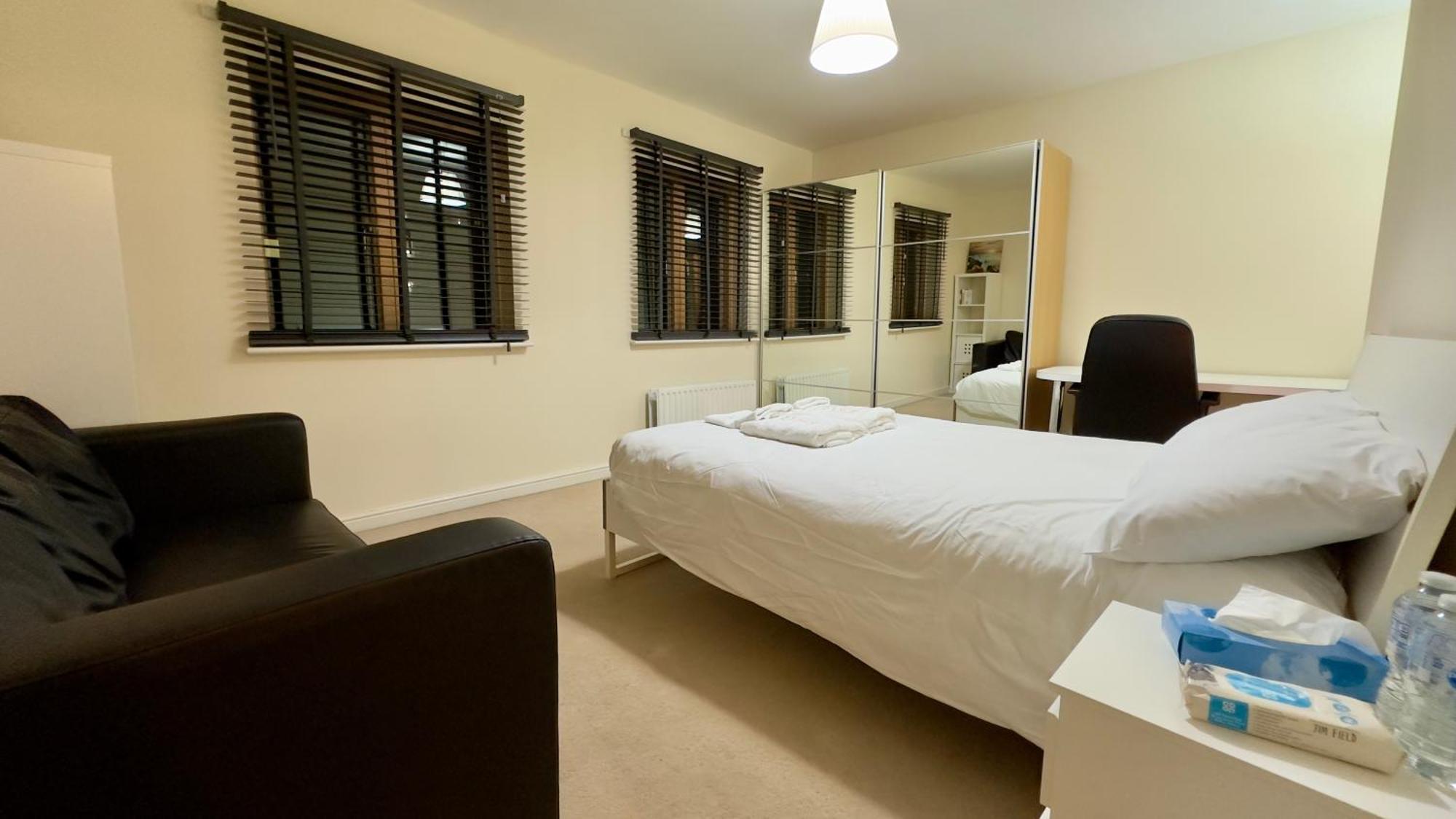 Napcastle Caledonian Park Hotel London Exterior photo